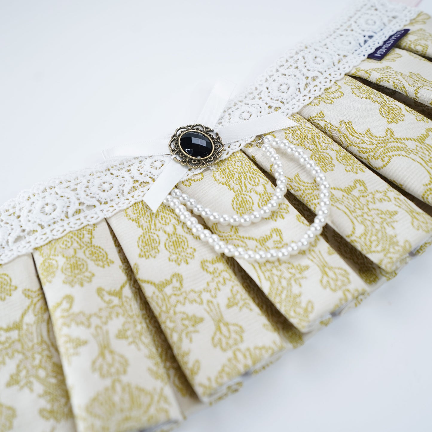 Gwendolen (1-Gilded Vanilla Brocade) | Pet Neckwear